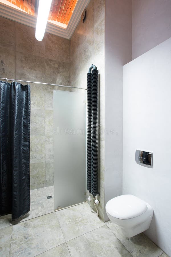 Kleines Badezimmer stockfotos