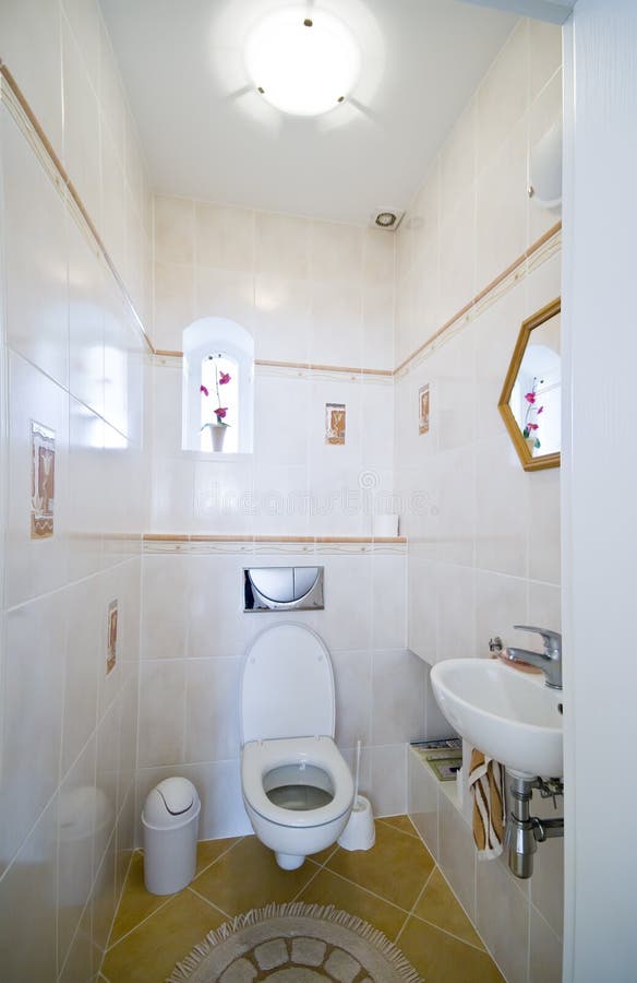 Kleines Badezimmer lizenzfreie stockfotos