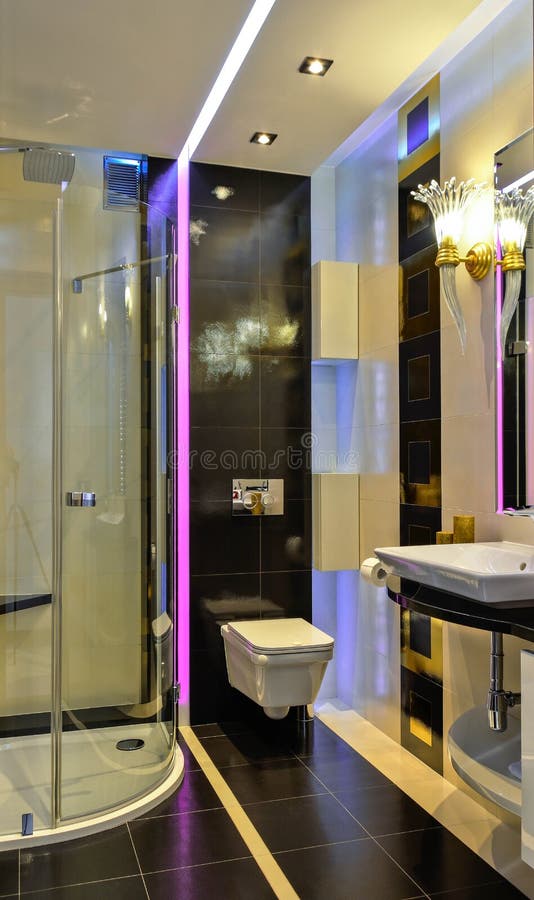 Kleines Badezimmer fot 3 lizenzfreie stockfotos