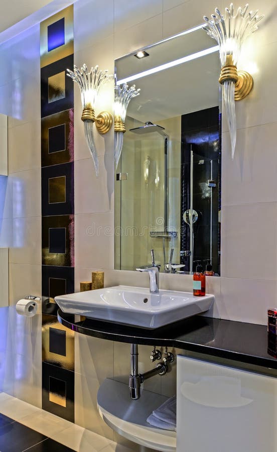 Kleines Badezimmer fot 4 lizenzfreie stockbilder