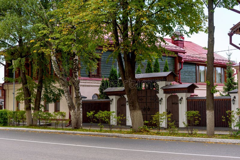 Kleines Modernes Holzhaus In Der Russischen Art Suzdal, Russland