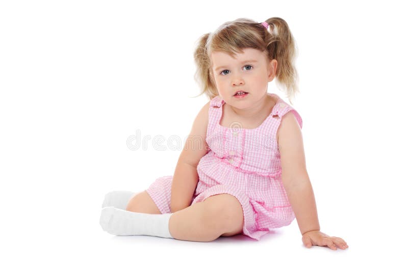 Kleines lustiges sitzendes Mädchen stockbilder Kleines lustiges sitzendes Mädchen stockbilder