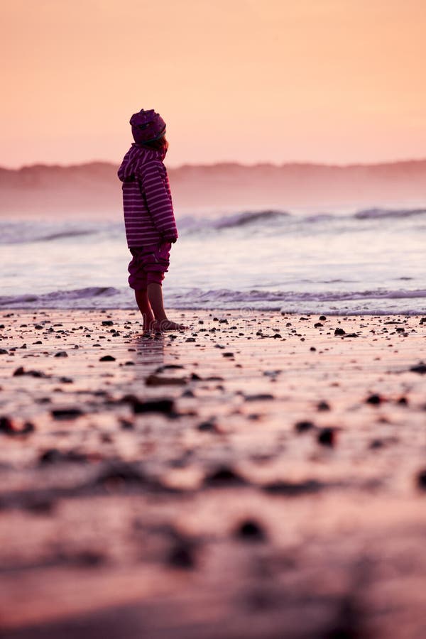 Kleines Mädchen im Strand