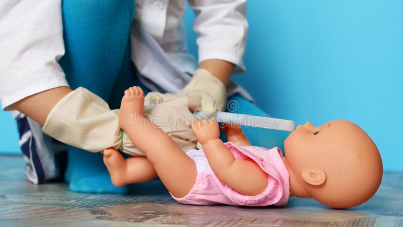 Kleines Mädchen Spielt Doktor Stock Footage - Video von mädchen, glücklich: 138611500