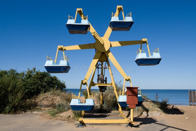 Kleines Riesenrad stockfoto. Bild von blau, drehbeschleunigung 10886238