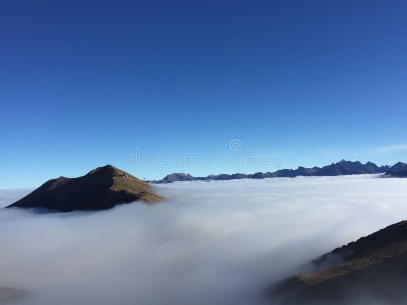 Kleinwalsertal berg ovanför molnen royaltyfria foton Kleinwalsertal berg ovanför molnen royaltyfria foton
