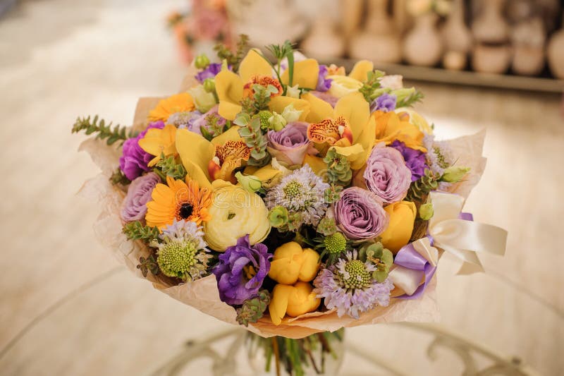 Kleurrijk boeket met rozen. bloemstuk royalty-vrije stock fotografie