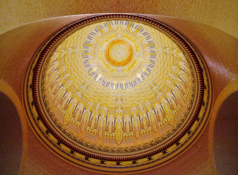 De kleurrijke koepel versierd met patronen royalty-vrije stock afbeelding