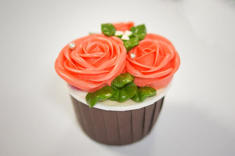 Kleurrijke cupcakes voor verjaardag royalty-vrije stock afbeelding Kleurrijke cupcakes voor verjaardag royalty-vrije stock afbeelding