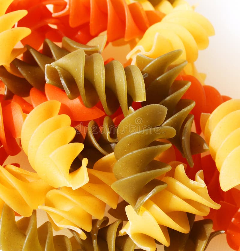 Kleurrijke pastaspiraaltjes royalty-vrije stock fotografie