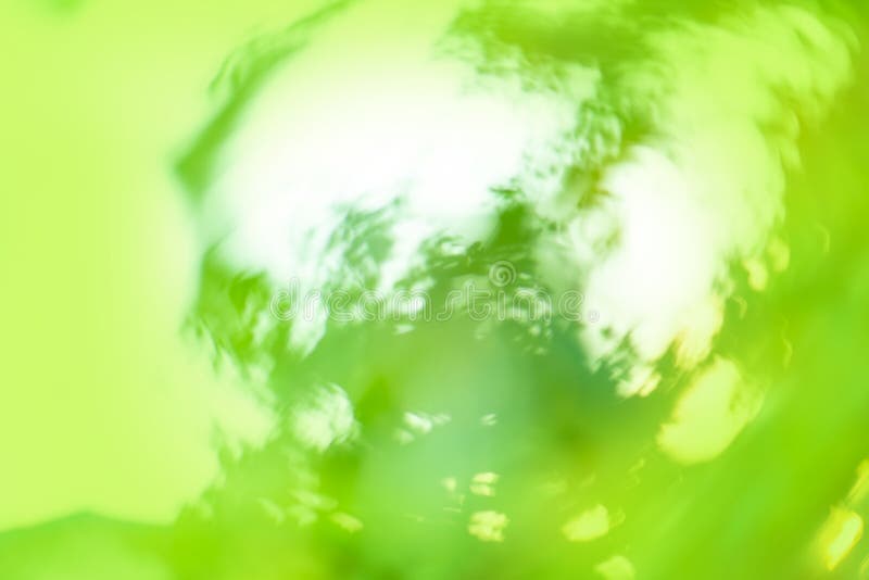 Kleurrijke groene ontocusseerde textuur voor uw ontwerp. groene natuurlijke achtergrond met bokeh royalty-vrije stock afbeeldingen Kleurrijke groene ontocusseerde textuur voor uw ontwerp. groene natuurlijke achtergrond met bokeh royalty-vrije stock afbeeldingen
