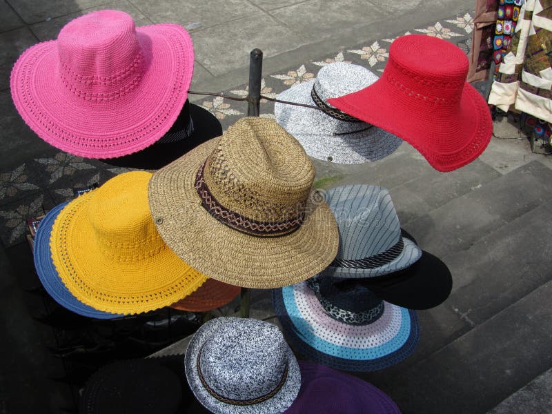 gemakkelijk te kwetsen Spelling Heerlijk Kleurrijke Hoeden Voor Verkoop Stock Afbeelding - Image of hoeden,  indonesië: 73644447