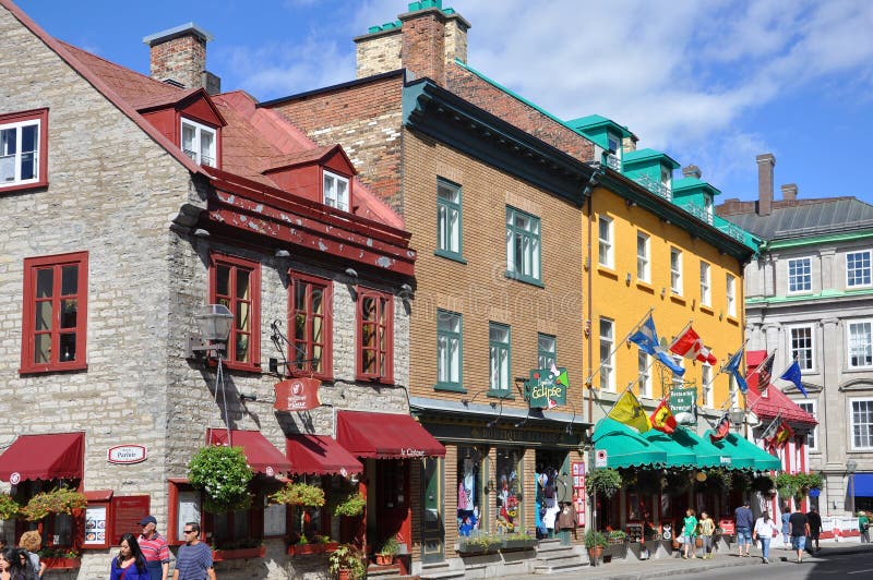 Kleurrijke Huizen op Rue Saint Louis, de Stad van Quebec royalty-vrije stock foto Kleurrijke Huizen op Rue Saint Louis, de Stad van Quebec royalty-vrije stock foto