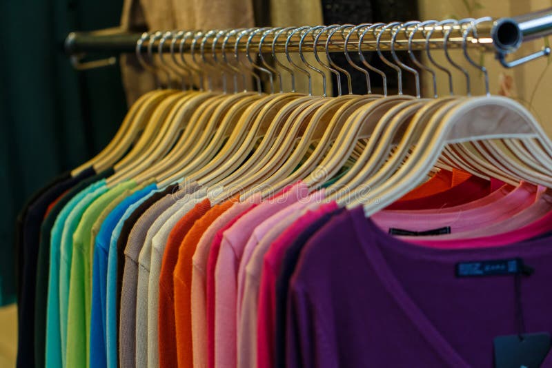 Kleurrijke kleding, kleding, kleding, mode stock afbeeldingen