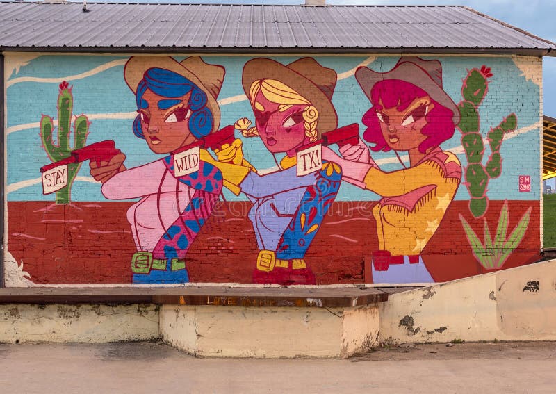 Kleurrijke muurschildering met cowmeisjes in een gebouw met singleton blvd in dallas texas.