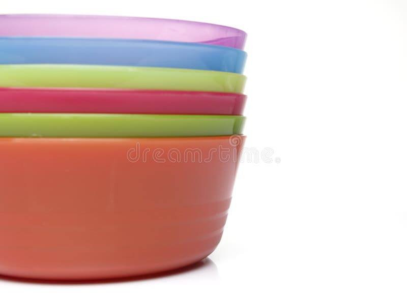 Kleurrijke plastic kommen stock fotografie Kleurrijke plastic kommen stock fotografie