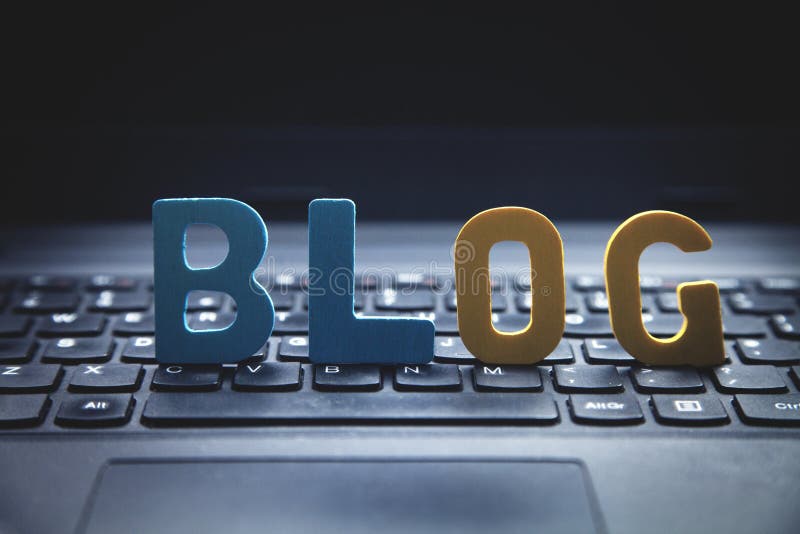 Kleurrijke woordblog op laptop toetsenbord royalty-vrije stock afbeelding Kleurrijke woordblog op laptop toetsenbord royalty-vrije stock afbeelding