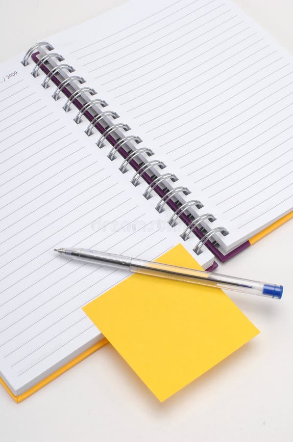 Plaknotitie en dagboek royalty-vrije stock fotografie
