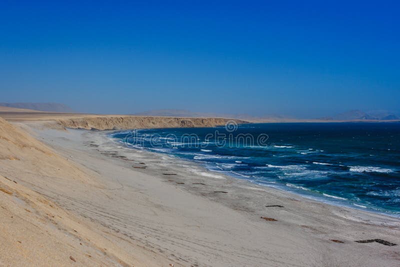 Klippa över Stilla havet Paracas Peru royaltyfria foton Klippa över Stilla havet Paracas Peru royaltyfria foton