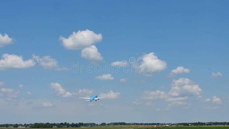 KLM Royal Dutch linii lotniczych dżetowy brać daleko od Schiphol lotniska, AMS