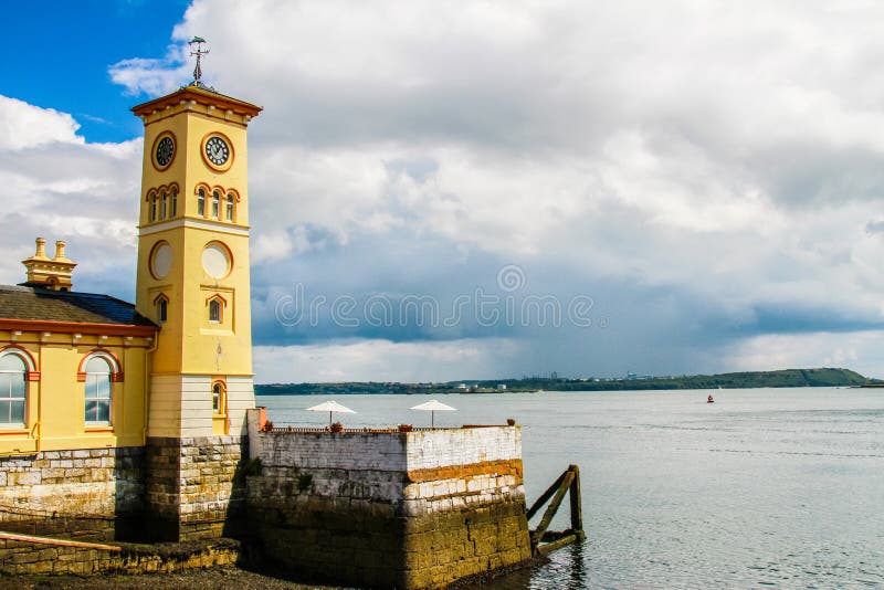Klockatorn på den Cobh staden, Irland royaltyfri foto Klockatorn på den Cobh staden, Irland royaltyfri foto