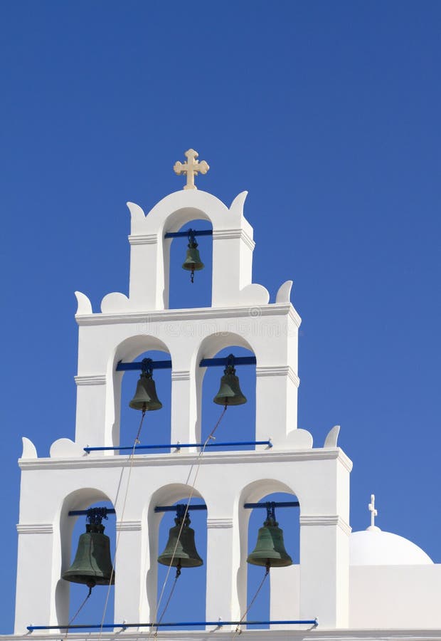 Klokketoren van klassieke kerk van Santorini-eiland royalty-vrije stock foto's