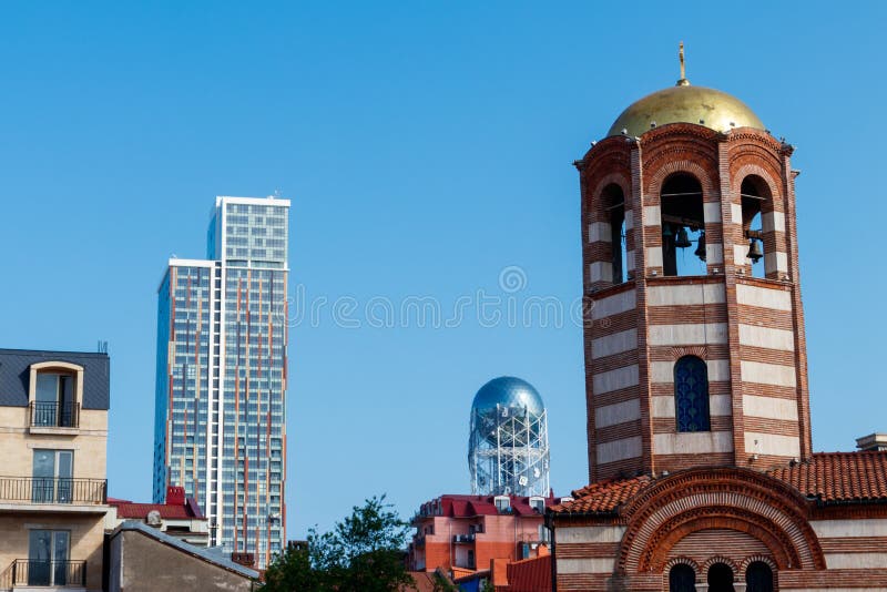 Klokketoren van St Nicholas Orthodox Church in Batumi, Georgië royalty-vrije stock foto's Klokketoren van St Nicholas Orthodox Church in Batumi, Georgië royalty-vrije stock foto's
