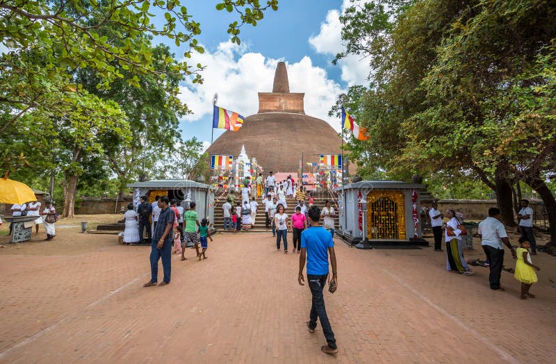 Abhayagiri-dagoba In Anuradhapura, Sri Lanka Redaktionelles