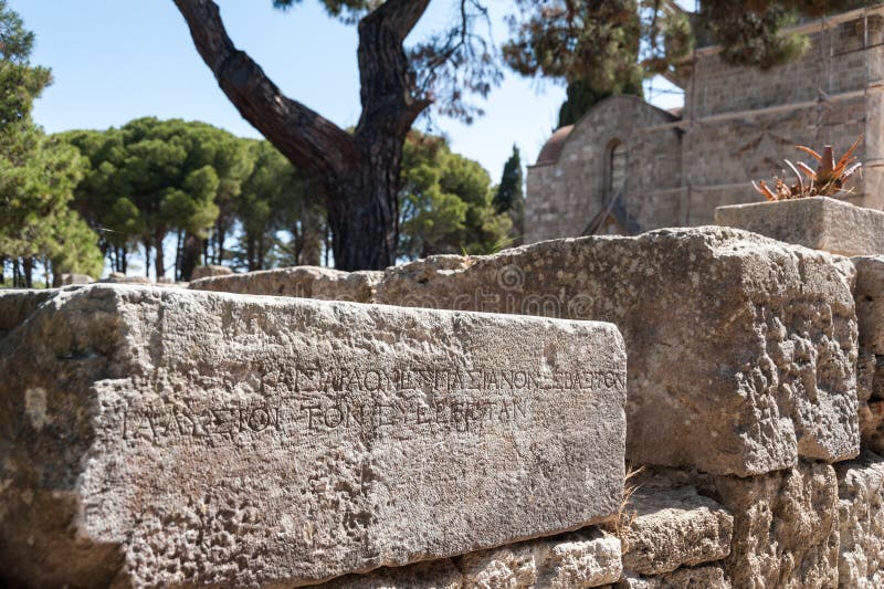 Kloster von Filerimos, Rhodes Island, Griechenland europa Übersetzung: keine Übersetzung hier stand einmal die Akropolis vom alte lizenzfreie stockfotografie Kloster von Filerimos, Rhodes Island, Griechenland europa Übersetzung: keine Übersetzung hier stand einmal die Akropolis vom alte lizenzfreie stockfotografie