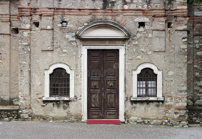 Kloster von San Pietro in Lamosa auf dem Iseo See lizenzfreie stockfotografie Kloster von San Pietro in Lamosa auf dem Iseo See lizenzfreie stockfotografie