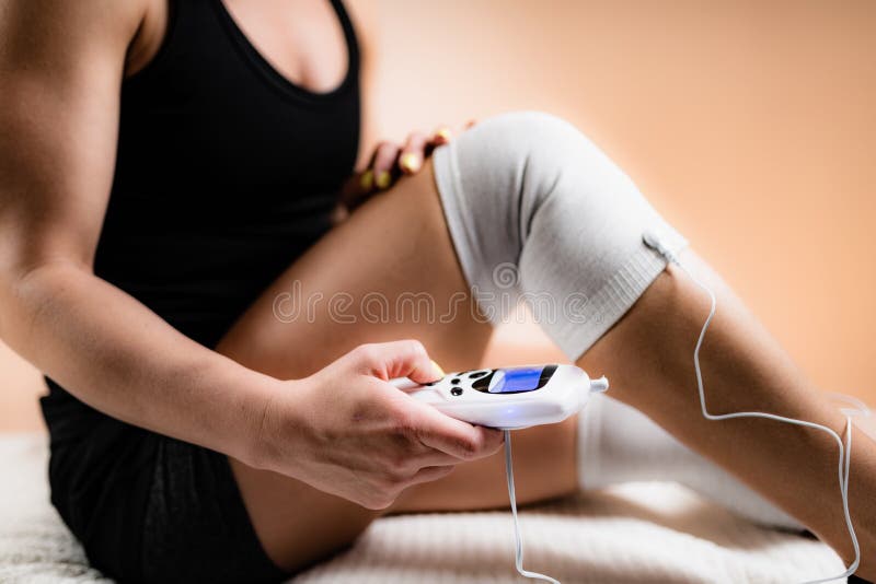 https://thumbs.dreamstime.com/b/knee-physical-therapy-tens-electrode-brace-pads-transcutaneous-electrical-nerve-stimulation-210760216.jpg