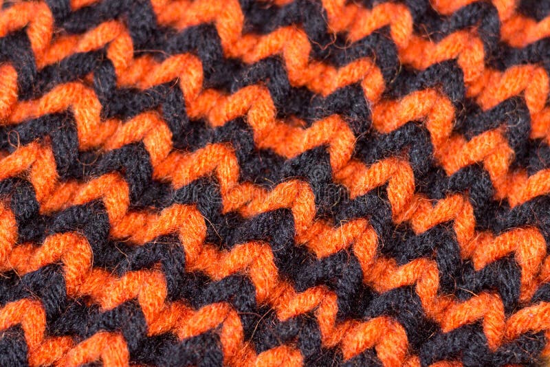 knitting Textura hecha punto fondo Agujas que hacen punto brillantes Hilado de la naranja y de lana negra para hacer punto imágenes de archivo libres de regalías knitting Textura hecha punto fondo Agujas que hacen punto brillantes Hilado de la naranja y de lana negra para hacer punto imágenes de archivo libres de regalías