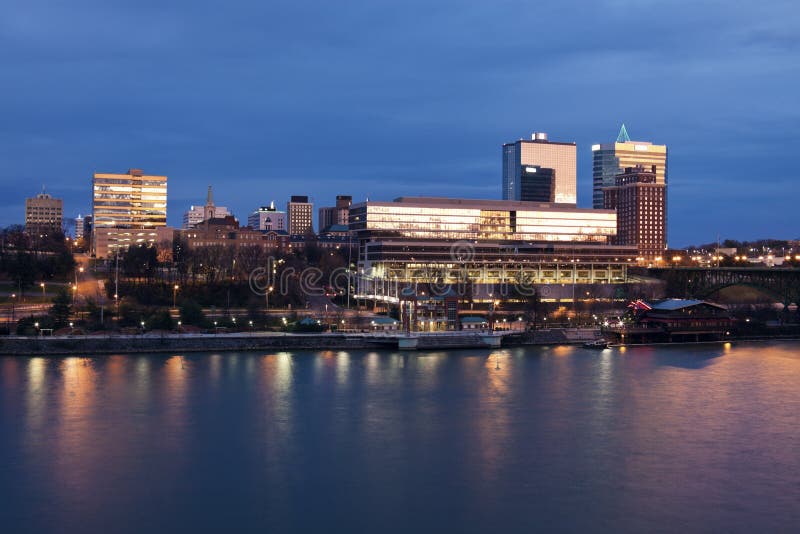 Knoxville an der Dämmerung lizenzfreies stockbild Knoxville an der Dämmerung lizenzfreies stockbild
