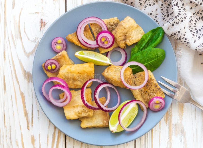 Knusperiger Gebratener Fische Tilapia Mit Kalk Und in Essig Eingelegter ...