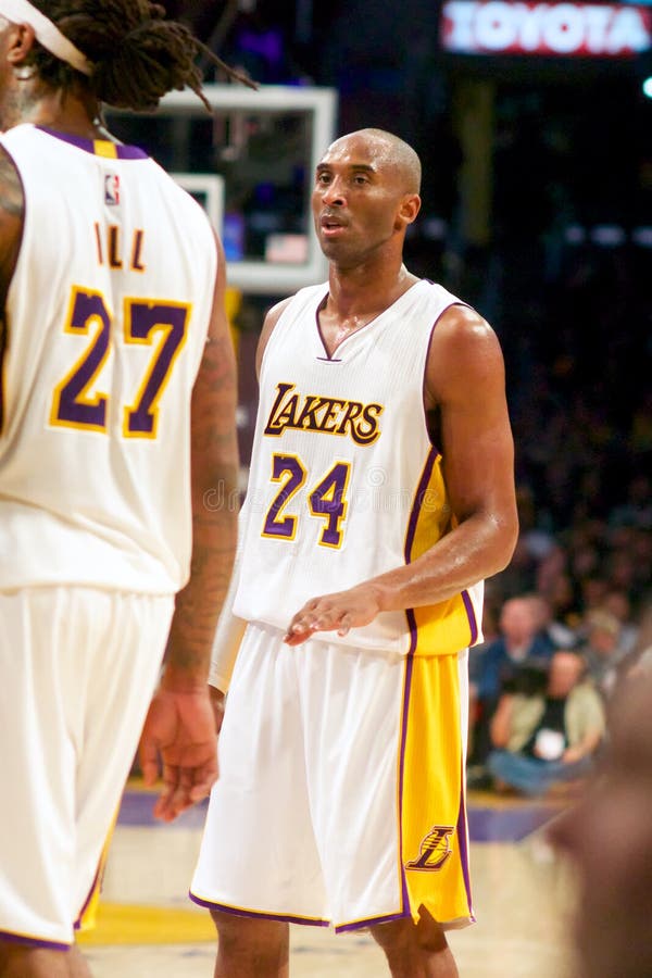 Kobe Bryant Talks to Teammate