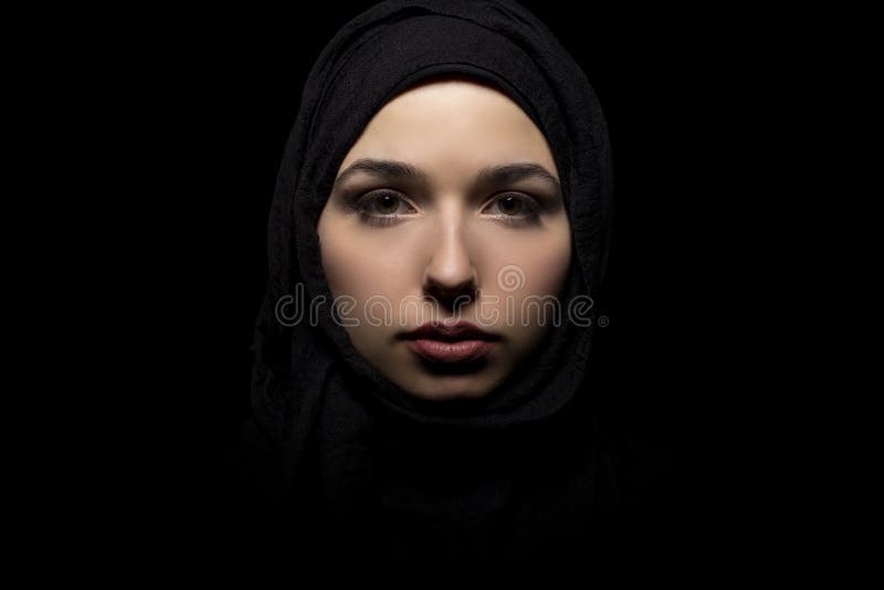 Kobieta Jest ubranym Czarnego Hijab obrazy royalty free