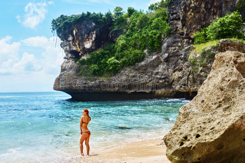 Kobieta Na plaży Na lato podróży wakacje Na raj wyspie fotografia stock Kobieta Na plaży Na lato podróży wakacje Na raj wyspie fotografia stock