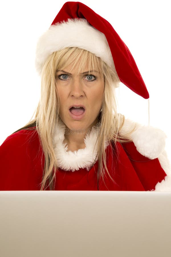 Kobieta w Santa kapeluszu z laptopu usta otwartym zdjęcia stock Kobieta w Santa kapeluszu z laptopu usta otwartym zdjęcia stock