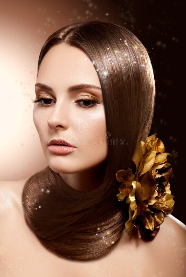 Kobieta z piękna Brown Długim włosy - cera i kolorystyka fotografia royalty free Kobieta z piękna Brown Długim włosy - cera i kolorystyka fotografia royalty free