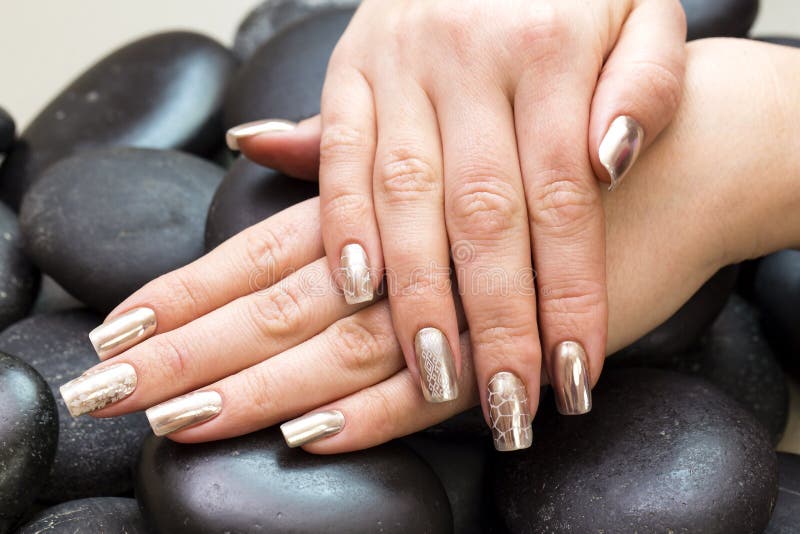 Kobiety ` s ręki z ładnym manicure'em obrazy stock Kobiety ` s ręki z ładnym manicure'em obrazy stock