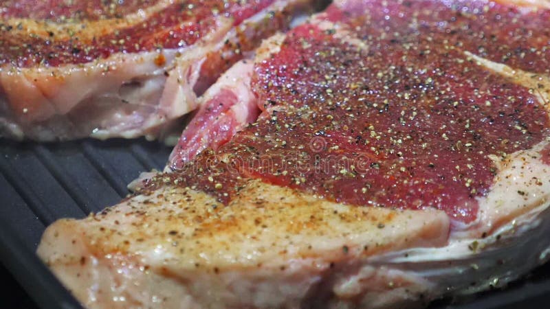 Kochen von Rindfleisch auf Grillbratpfanne