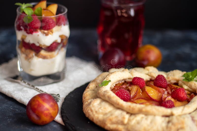Koekje met pruimen stock afbeeldingen Koekje met pruimen stock afbeeldingen