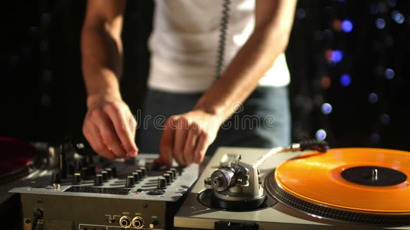 Koel mannelijk DJ