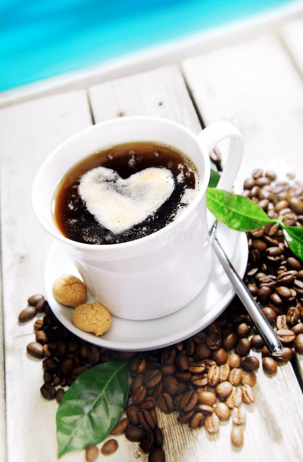 Koffie in een Koffie dichtbij het strand stock foto Koffie in een Koffie dichtbij het strand stock foto