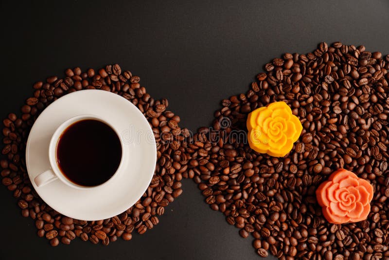 Koffie en maancake royalty-vrije stock afbeeldingen Koffie en maancake royalty-vrije stock afbeeldingen