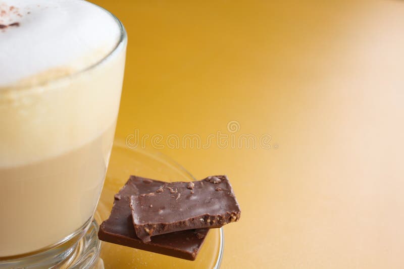 Koffiekop en chocoladereep stock foto's Koffiekop en chocoladereep stock foto's