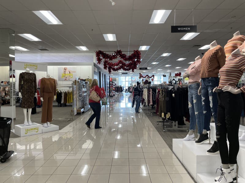 Kohls Retail Store Interior during the Holidays Towards Front of Store  Editorial Stock Image - Image of kohl, editorial: 235986284