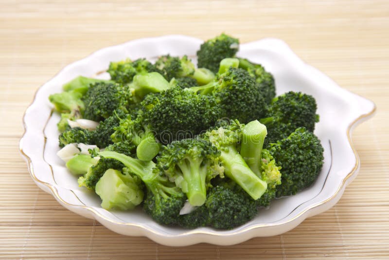 Kokt broccoli arkivfoto. Bild av platta, bamberger, grön 22830728