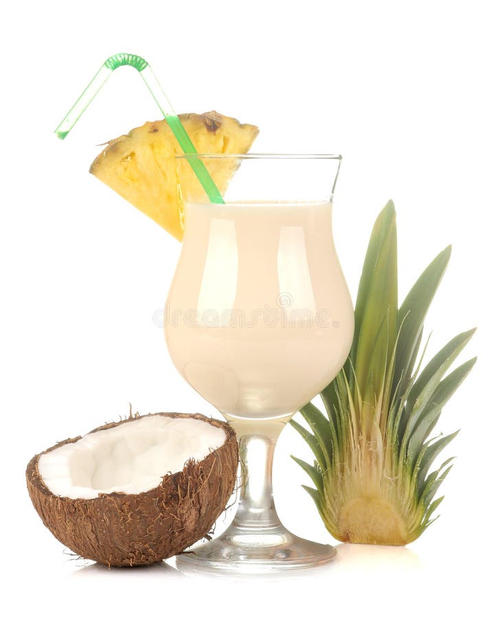 Koktajlu Pina colada Pina Colada odświeżającego lata alkoholiczny koktajl z kokosowym mlekiem i ananasowym sokiem karafki cytrusa fotografia royalty free Koktajlu Pina colada Pina Colada odświeżającego lata alkoholiczny koktajl z kokosowym mlekiem i ananasowym sokiem karafki cytrusa fotografia royalty free