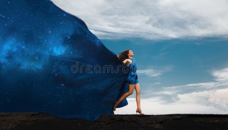 Kolaż z kobietą w sukni i przestrzeń ubieramy dzień łatwo redaguje noc wektora fotografia royalty free Kolaż z kobietą w sukni i przestrzeń ubieramy dzień łatwo redaguje noc wektora fotografia royalty free